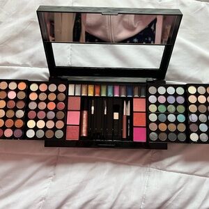 Macy's Vibrant Eyeshadow Palette
